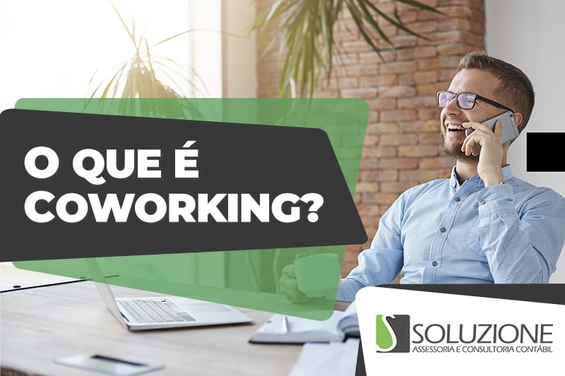 O que é coworking - empresário ao telefone em sede fiscal de um coworking