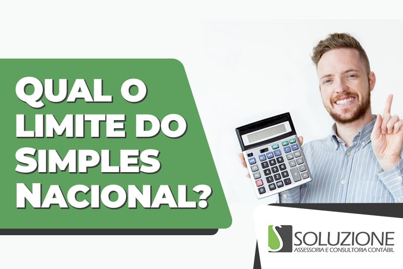 Qual o limite do Simples Nacional - Contador do Simples Nacional sorrindo com calculadora na mão