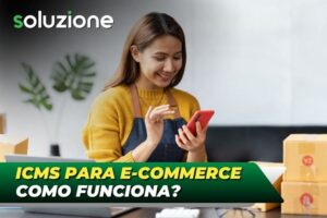 Como funciona o ICMS para e-commerce - Imagem de empresária calculando o imposto do seu comércio eletrônico