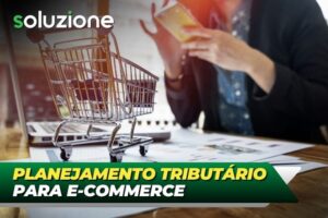 Planejamento tributário para e-commerce - Imagem de empresário calculando imposto da sua loja virtual